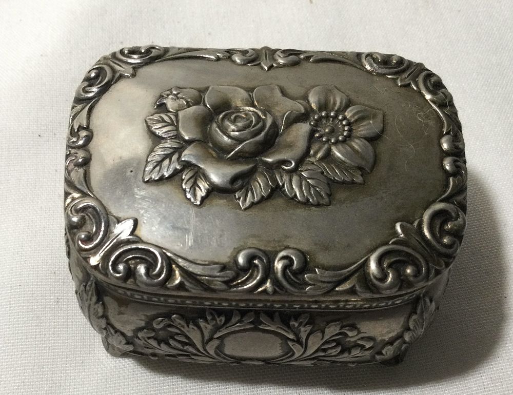 Lot 234: Vintage Ornate Footed Ring Box