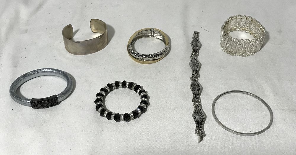 Lot 167: Bracelet Collection (7)