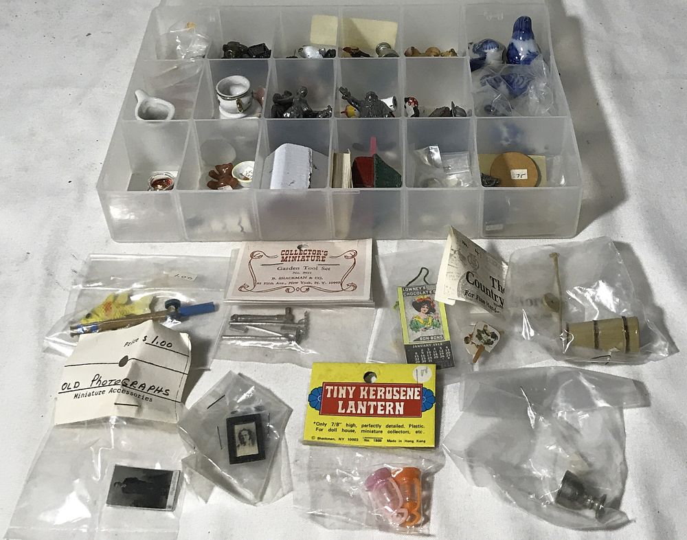 Lot 175: Doll & Dollhouse Miniature Items Collection