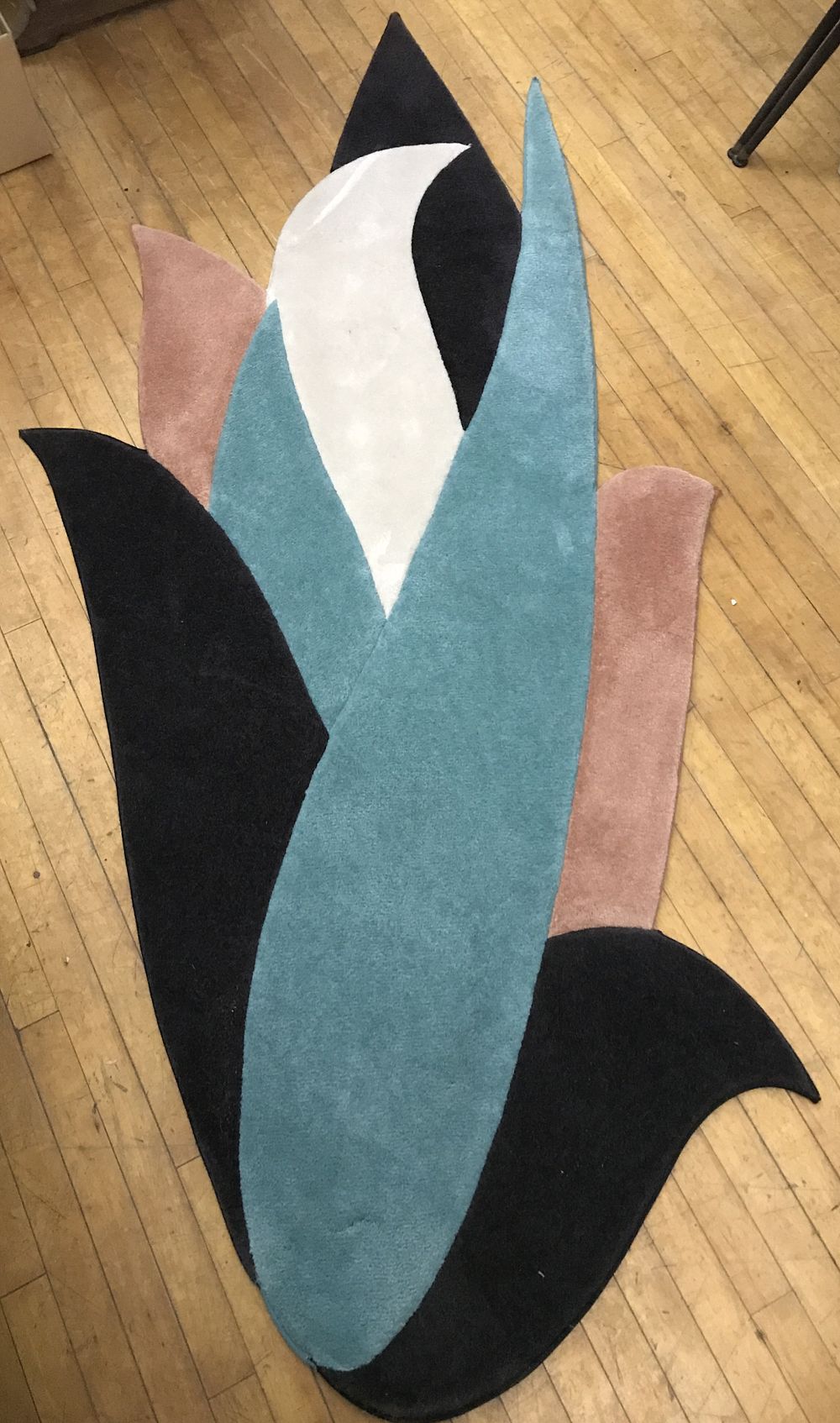 Lot 180: Floral Carpet - Great Irregular Shape!