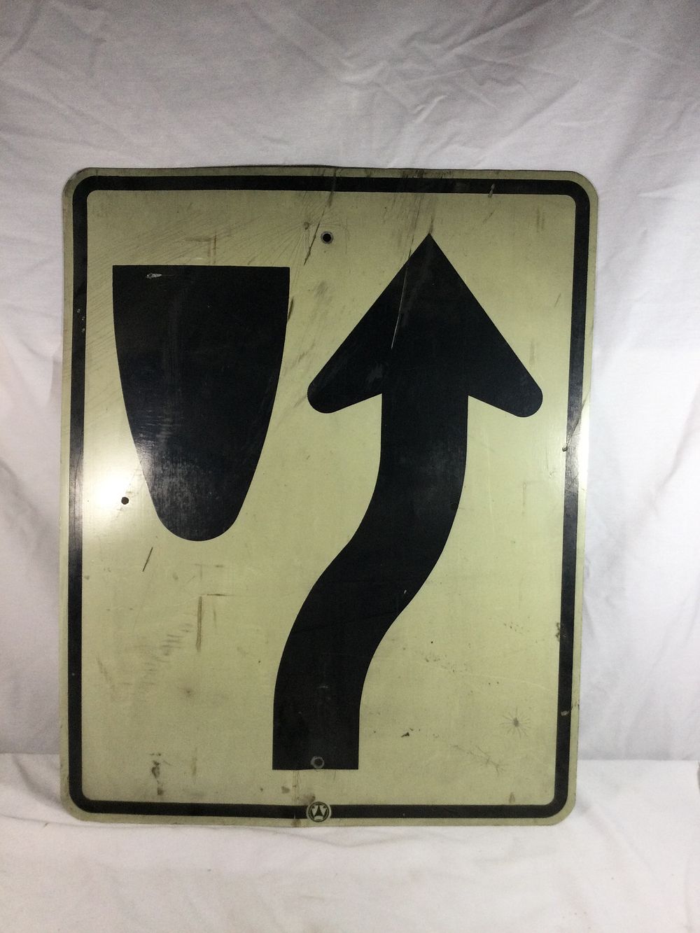 Lot 253: Metal Median Arrow Right Street Sign