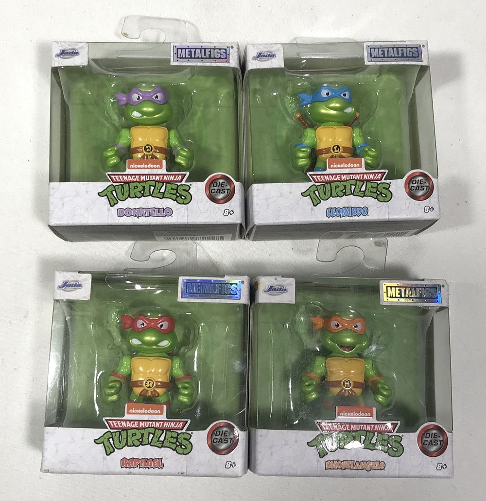 Lot 319: Teenage Mutant Ninja Turtles Metalfigs