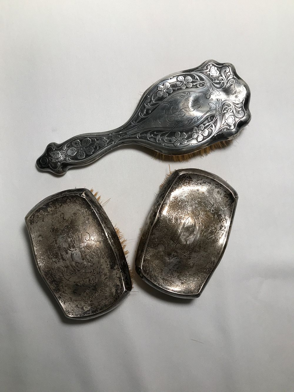 Lot 343: Vintage Vanity Brush Set