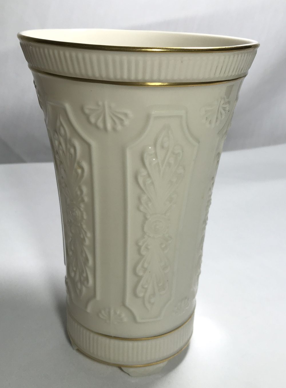 Lot 344: Vintage LENOX VERSAILLES Footed Vase Gold Trim