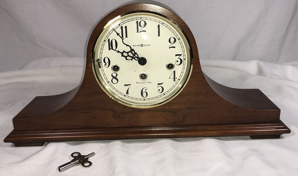 Lot 518: Howard Miller Mantle Clock