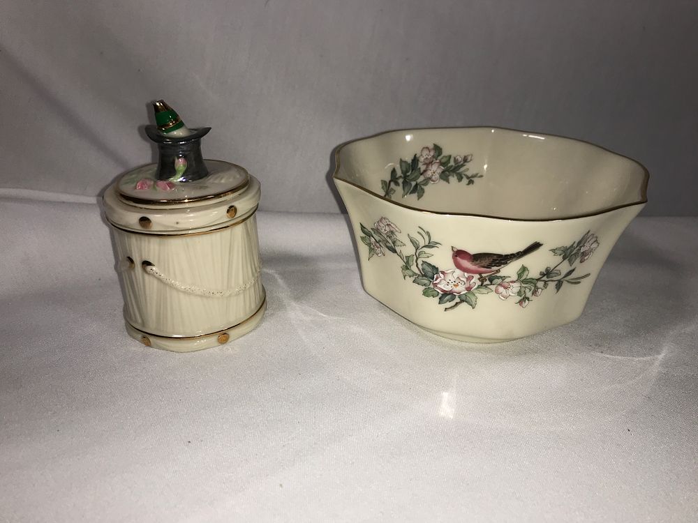 Lot 529: Lenox Collection - Serenade Bowl &