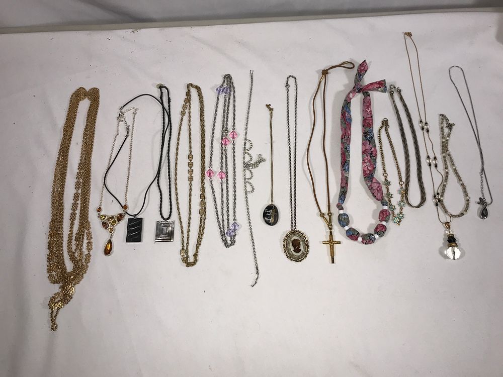 Lot 546: Costume Jewelry Collcetion