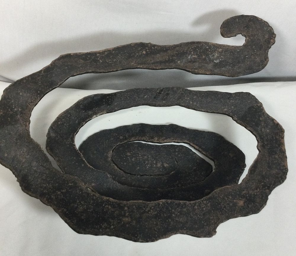 Lot 1236: Decorative Ribbon Metal Sculpture