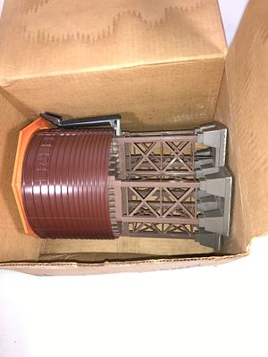 Lionel No. 138 Water Tank in org box. .