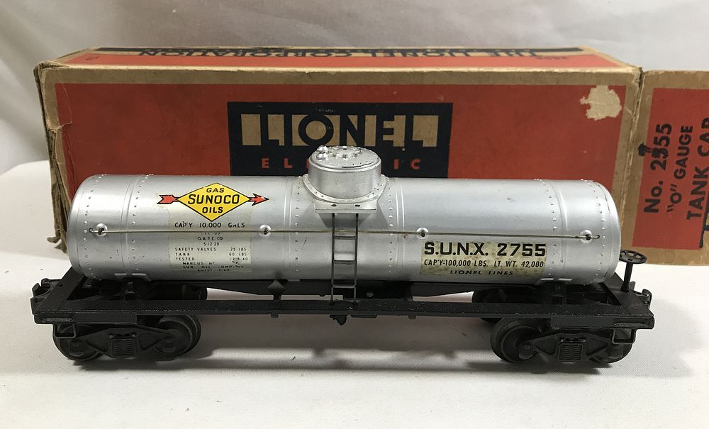 Lot 187: Lionel 2755 Sunoco O Gauge Tank Car