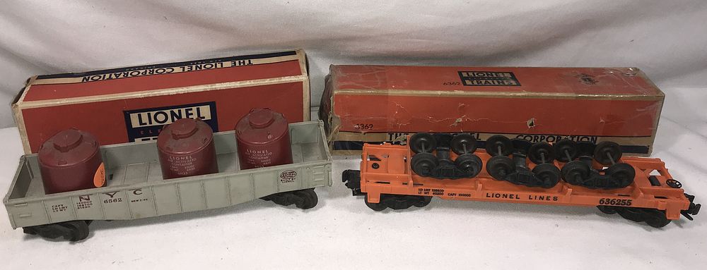 Lot 188: Lionel Flat Cars (2) in org boxes