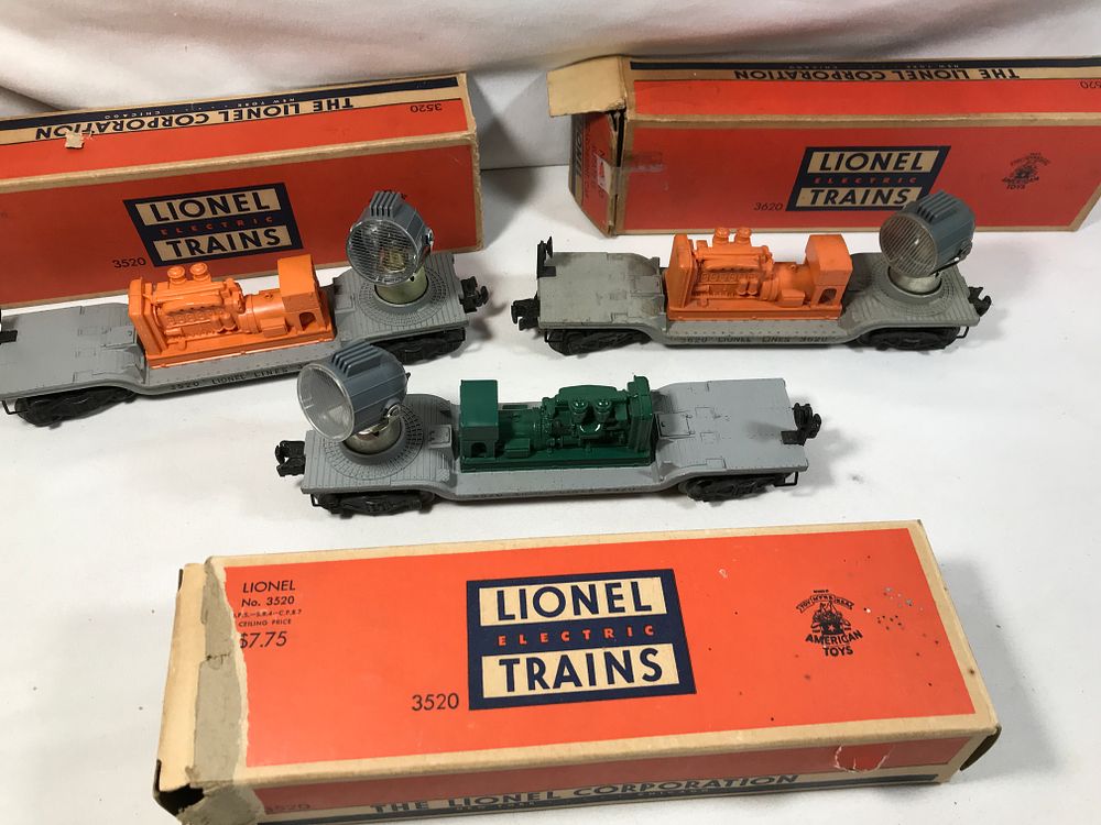 Lot 189: Lionel Searchlight Cars (3) in org boxes