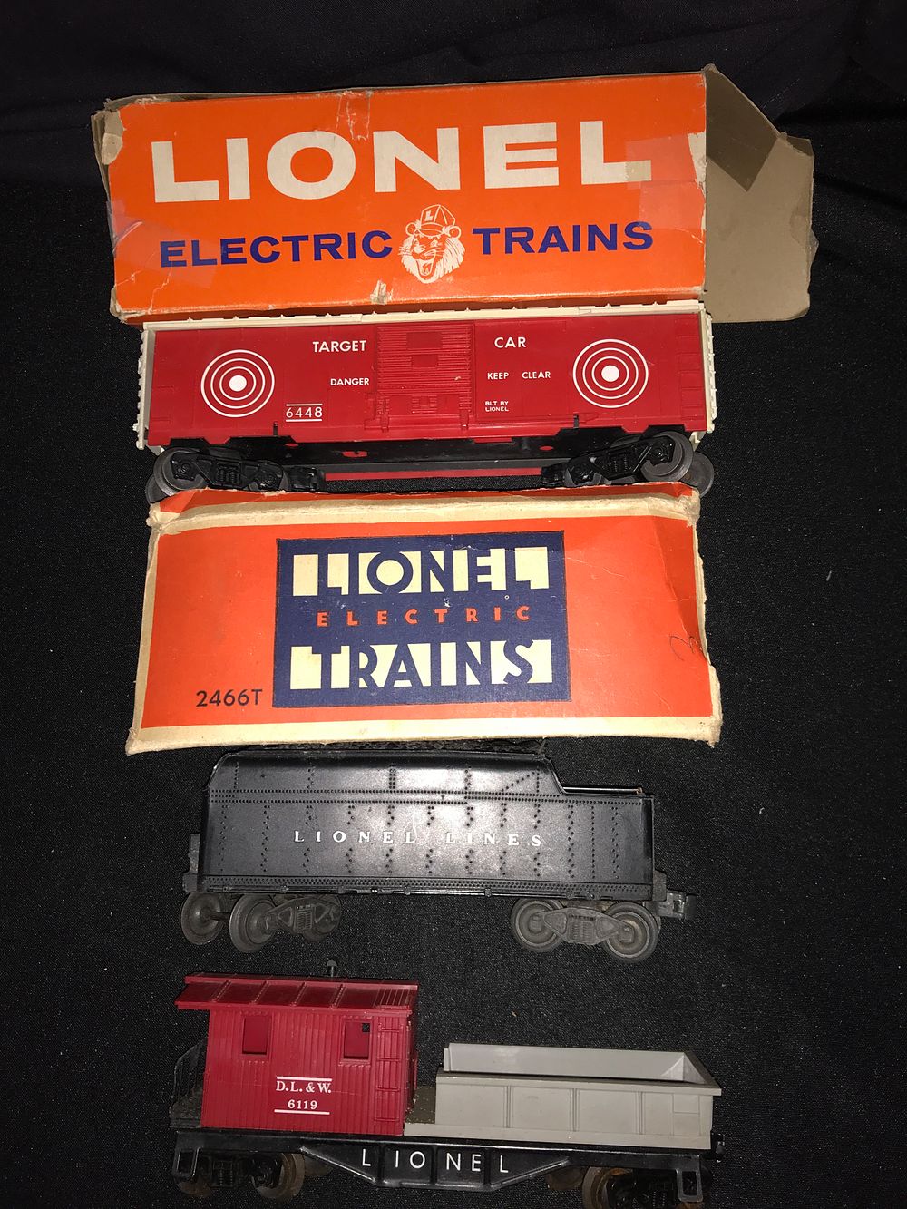 Lot 245: Lionel trains 3 Car Collection