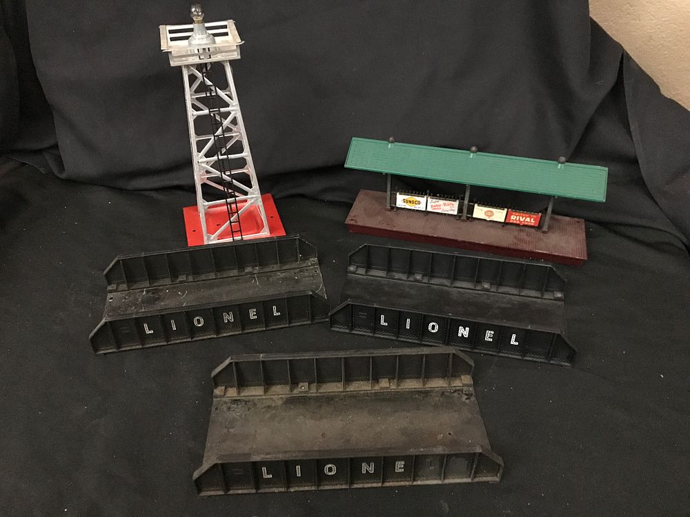 Lot 246: Lionel Accessories Collection