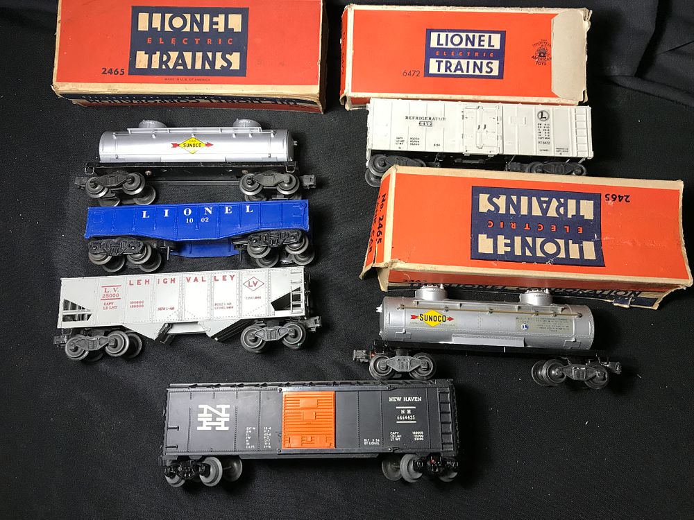 Lot 250: Lionel Trains 6 Car Collection