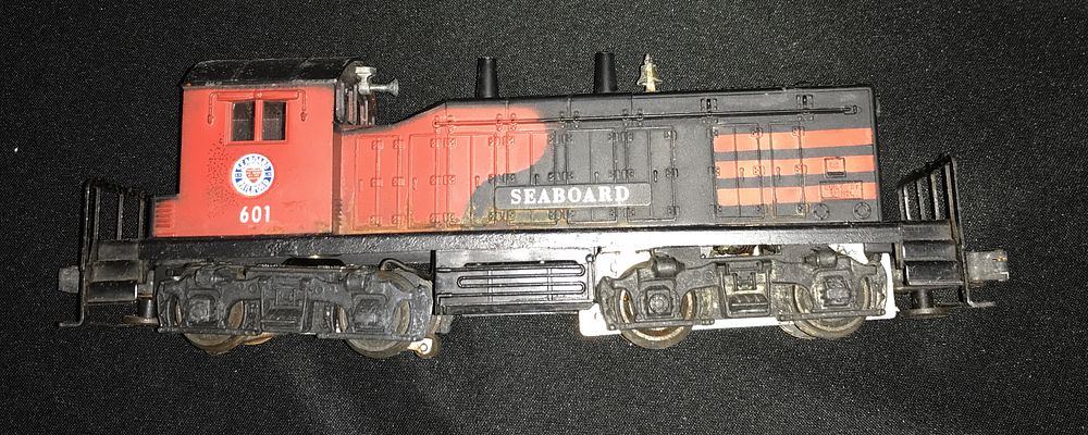 Lot 252: Lionel Seaboard Switcher 601