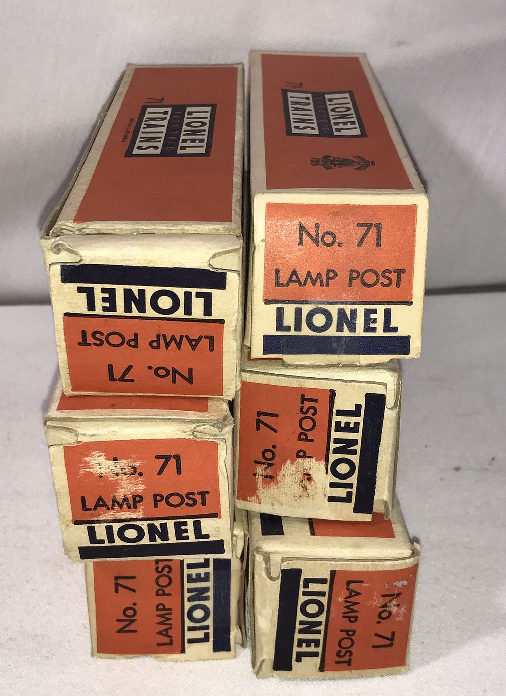 Lot 261a: Lionel Lamp Post Collection 6 total