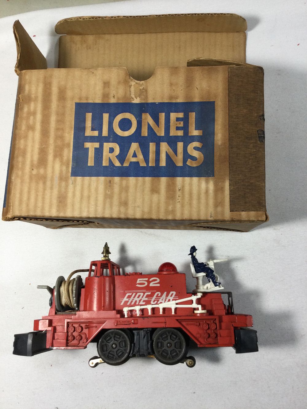 Lot 274: Lionel Trains 52 Fire Fighting Car