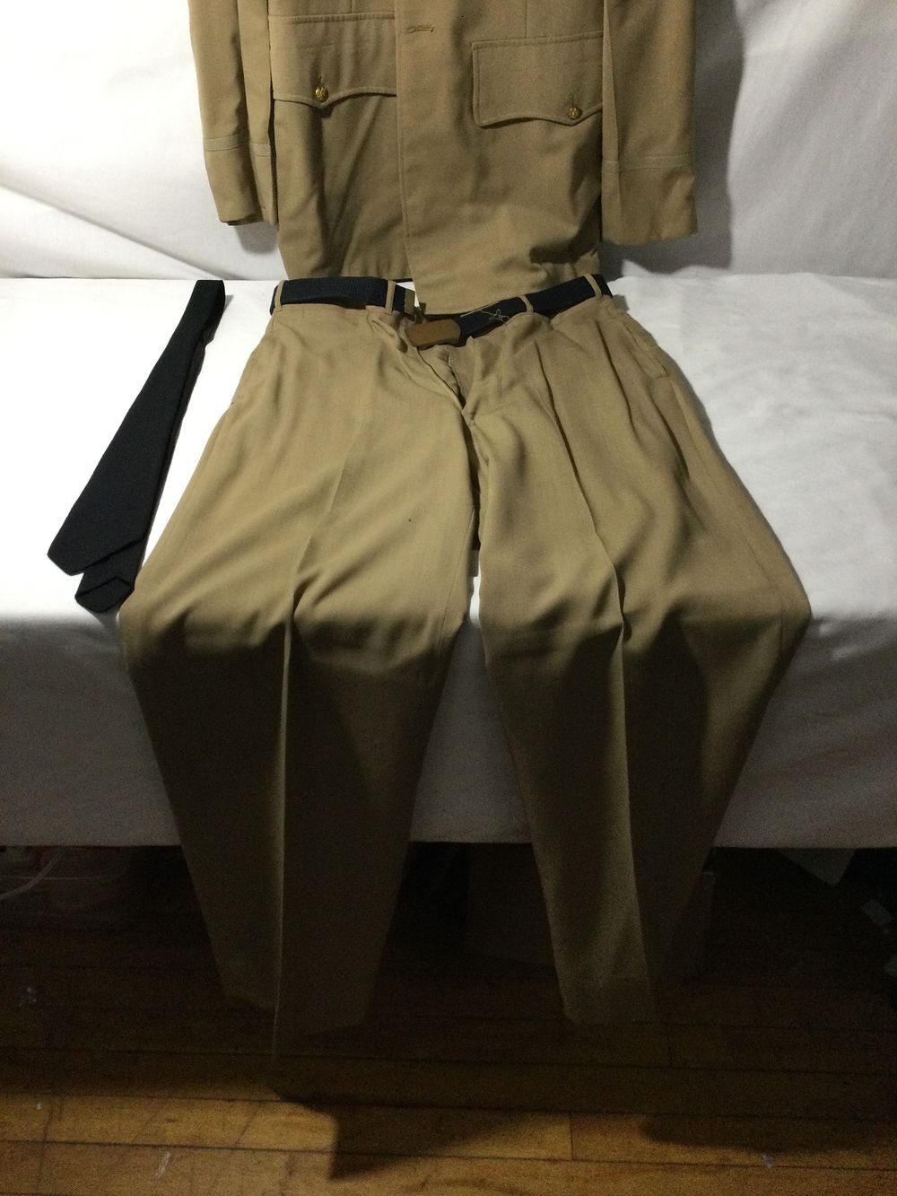 Lot 305: World War II US Army officers Uniform
