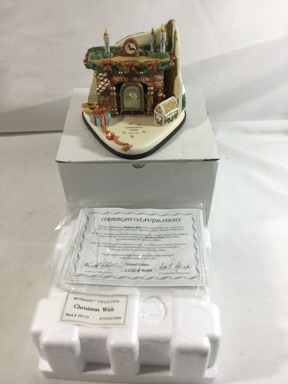 Lot 326: Hummel MUSIKFEST Collection Christmas Wish Music