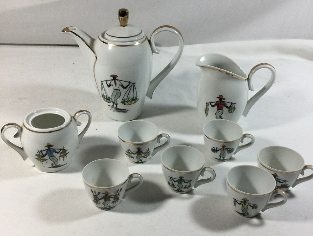 Lot 333: Schmidt Porcelana Tea Set, Made in Brazil