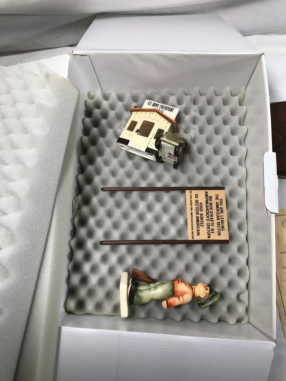 Lot 28: Hummel Checkpoint Charlie in org box