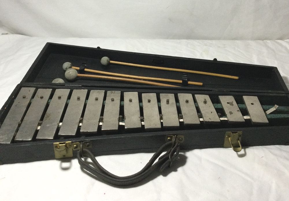 Lot 425: Glockenspiel w/ Wood Case