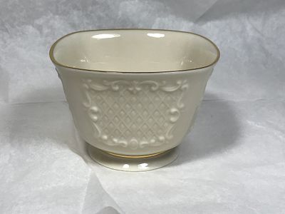 Lenox Gold Trim Canterbury Square Bowl . Measures 3 inches tall by 4 1/4 inches square