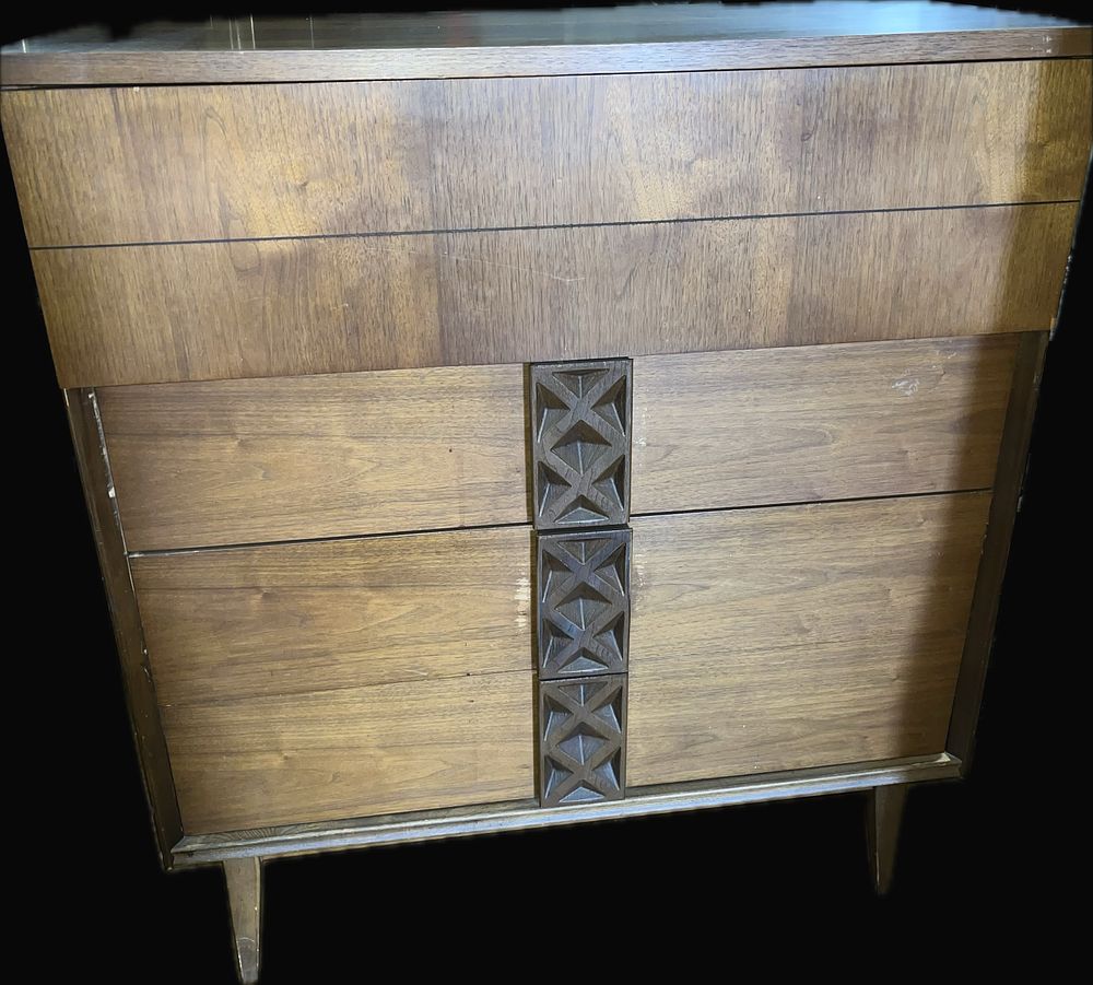 Lot 502: Mid-Century Modern Dresser