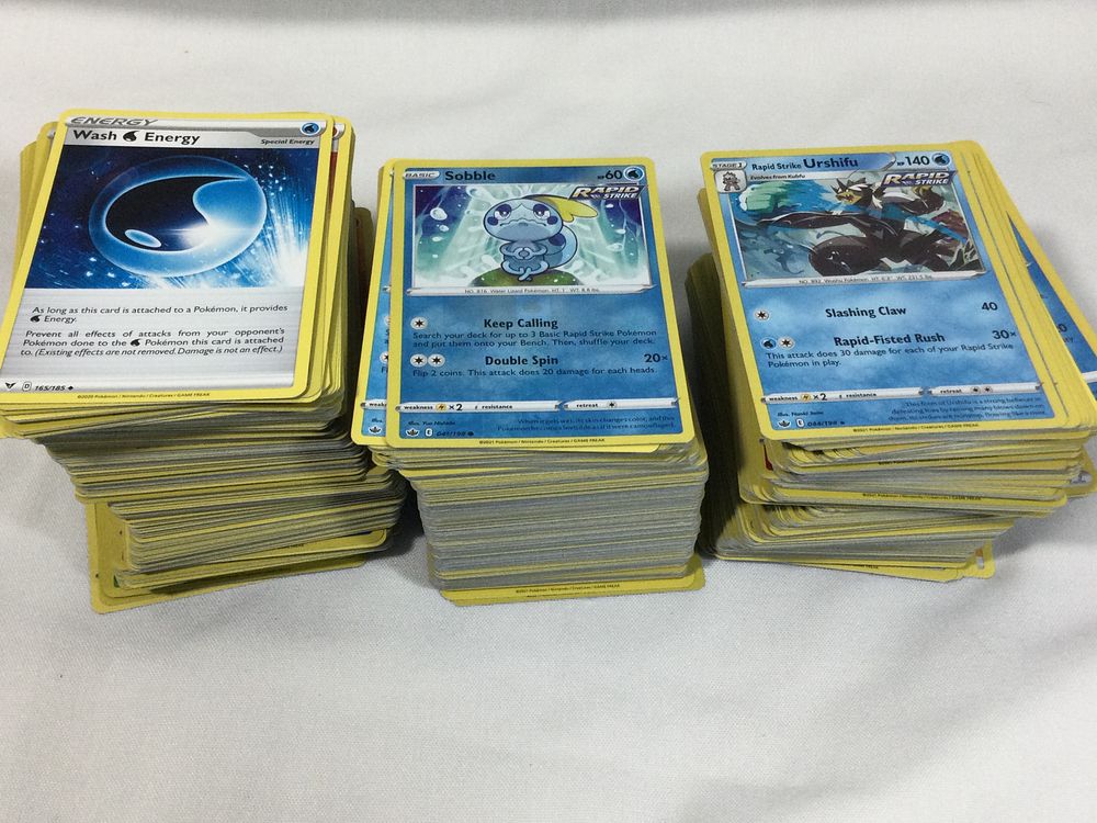 Lot 408: Pokémon Card Collection 500+ cards