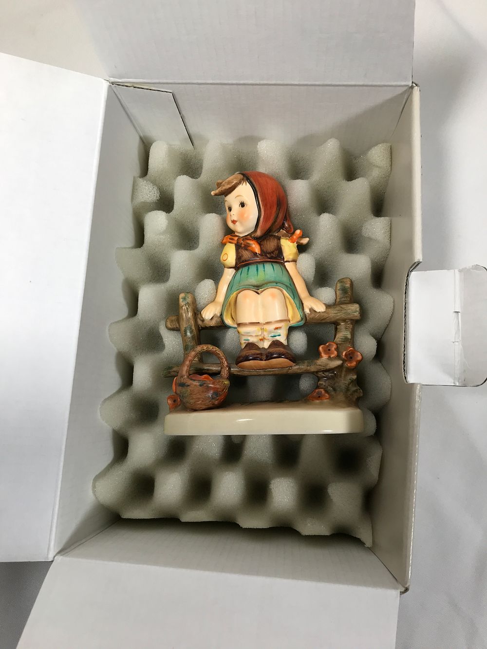 Lot 29: Hummel Just Resting in original box & Packaging
