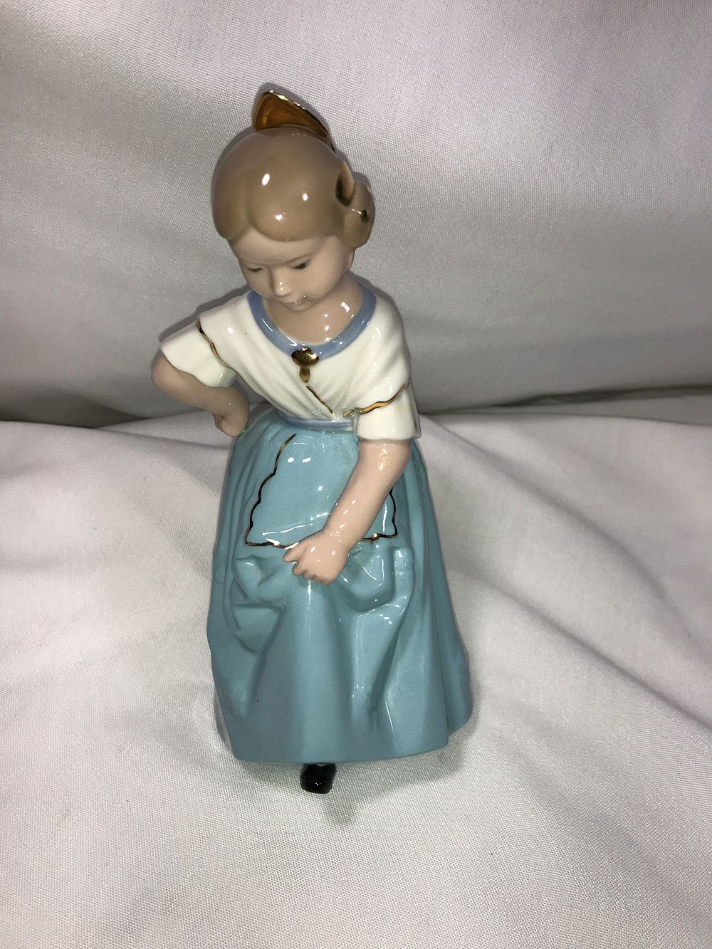 Lot 375: Torralba Porcelain Maiden Figure
