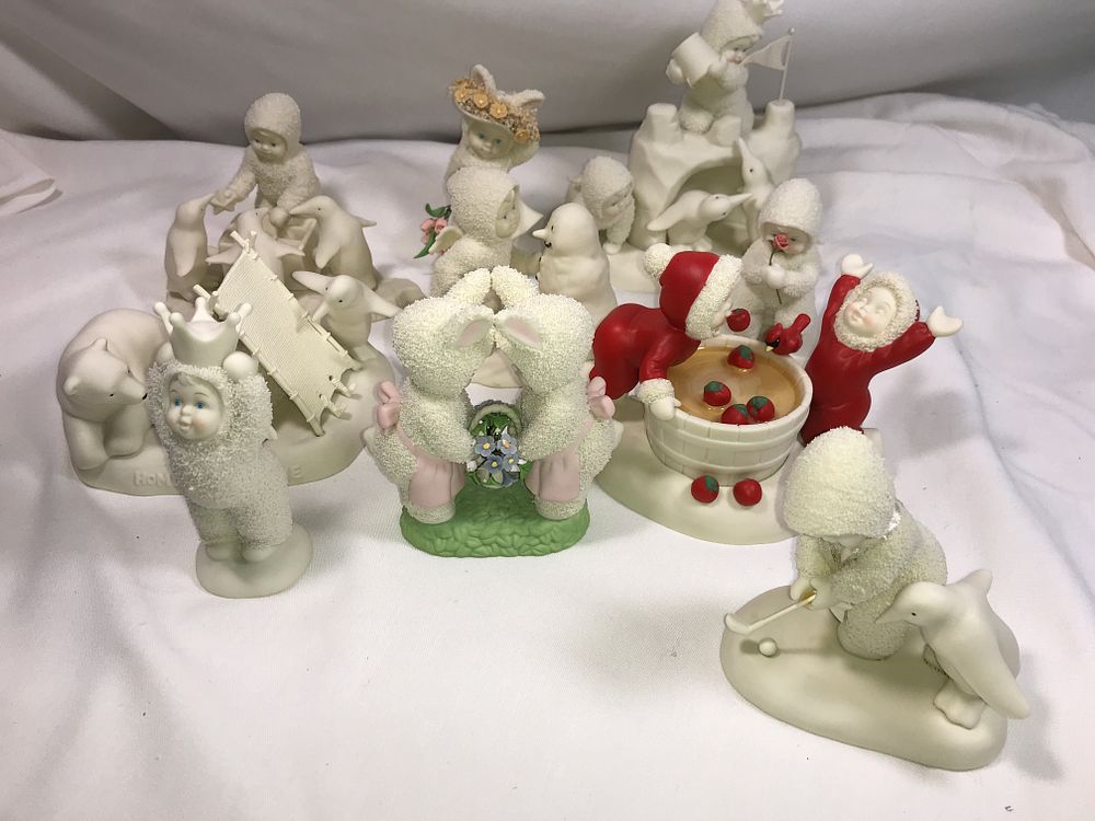 Lot 389: Dept 56 Collection