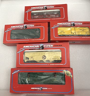 American Flyer Trains Set of 5 - S Gauge. Includes 49010 Stable of Champions Horse Car, 48611 