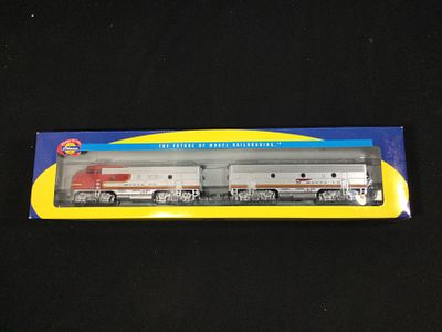 Athearn HO Scale 8021 Santa Fe in org box. #39 & #332, New in box never opened