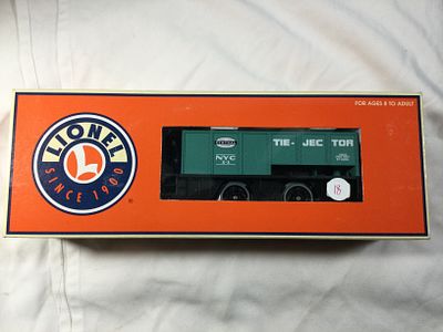 Lionel 6-18455 NYC Operating Tie Jector. In original box, Green color.