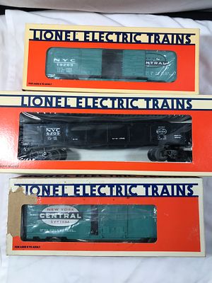 Lionel NYC 3 Car Collection in original boxes. Includes: 16244 Green Boxcar, 19623 Double Door 