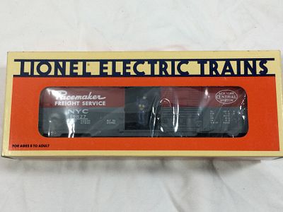 Lionel NY Central Operating Boxcar 6-19827. In original packaging