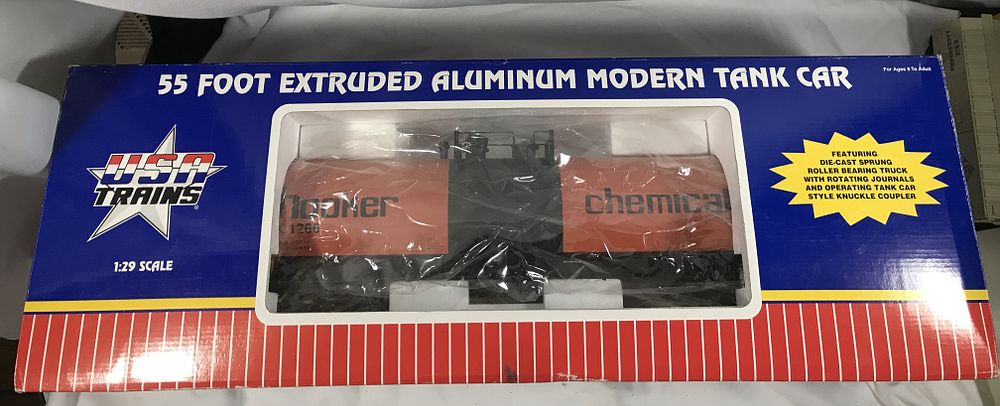 Lot 10a: USA Trains Hooker Chemicals Tank Car new in box