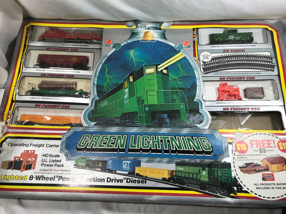Lot 45a: Green Lightning HO Scale Train Set