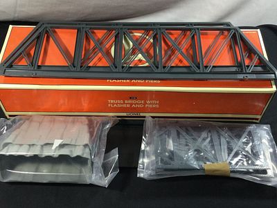 Lionel 12722 Truss Bridge w/ Flasher. and Piers, in original box