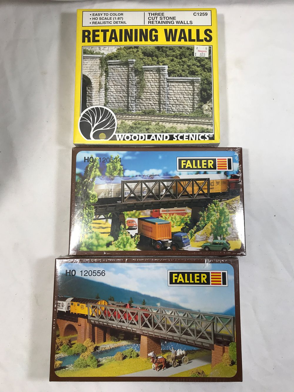 Lot 163: HO Scale Model Train Accessories new in boxes