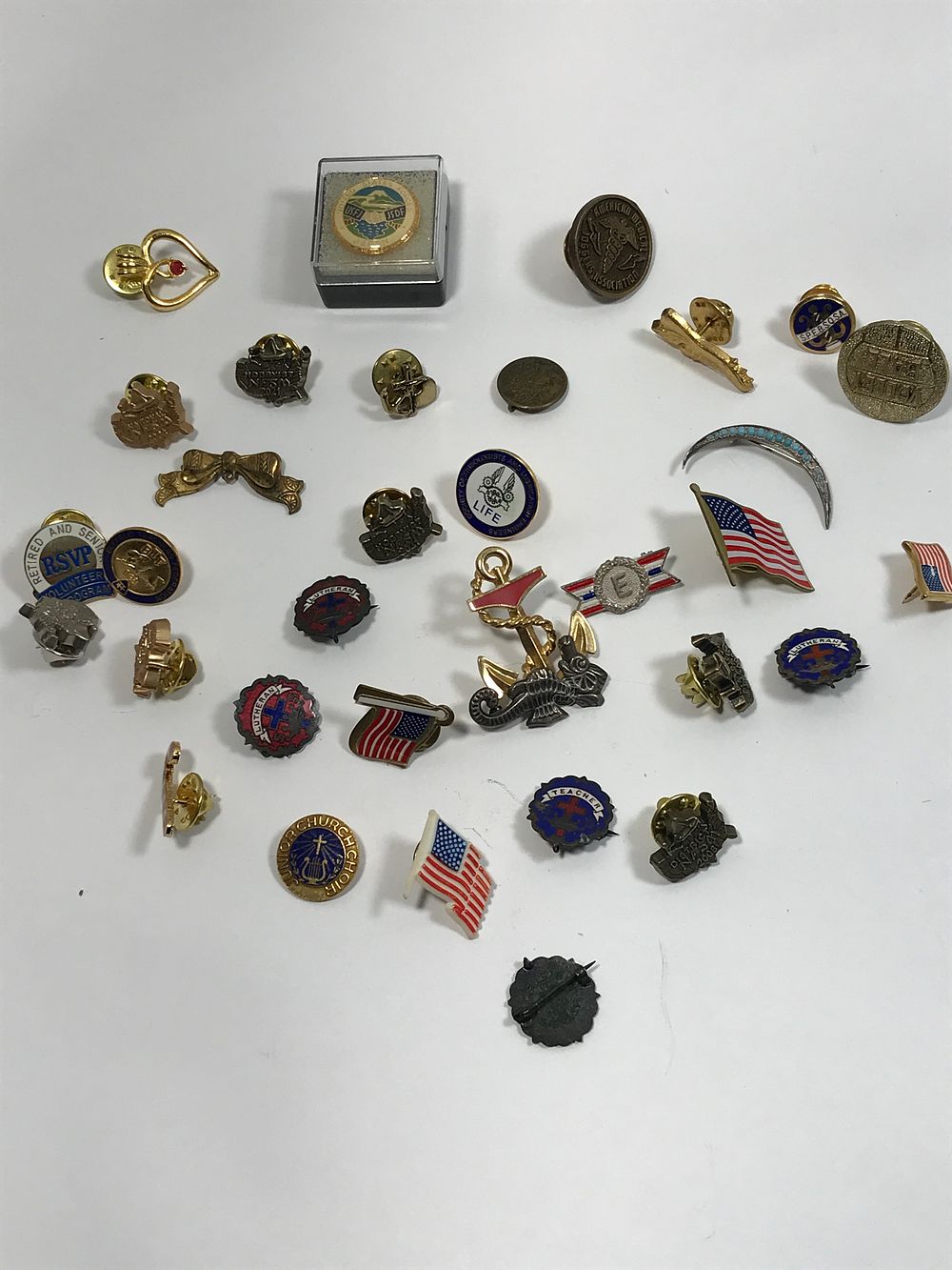Lot 173: Collectible Pin Lot