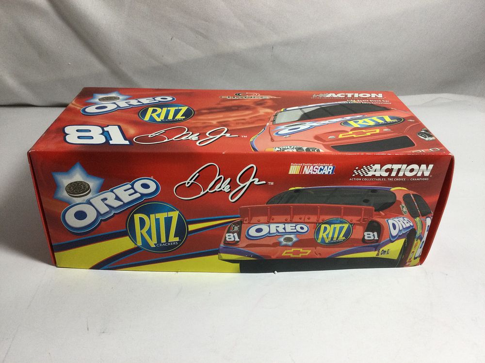 Lot 365: Dale Earnhardt Jr., 2005 Monte Carlo