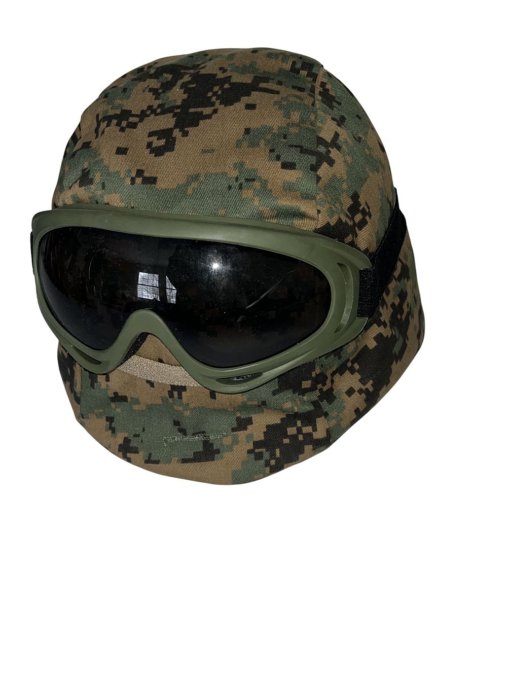 Lot 84a: US Military Collection Helmets and Bags