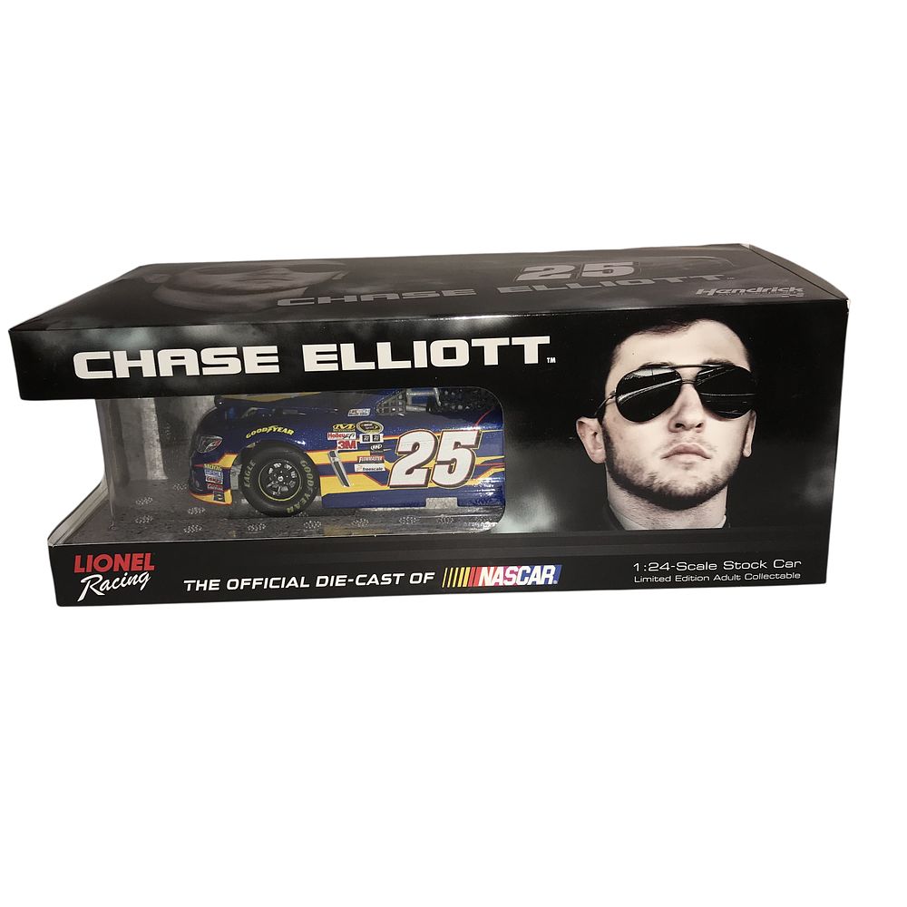 Lot 395a: Lionel Racing Chase Elliott 2015 #25 NAPA Chevrolet SS Autographed 1:24 Scale Die-Cast Stock Car