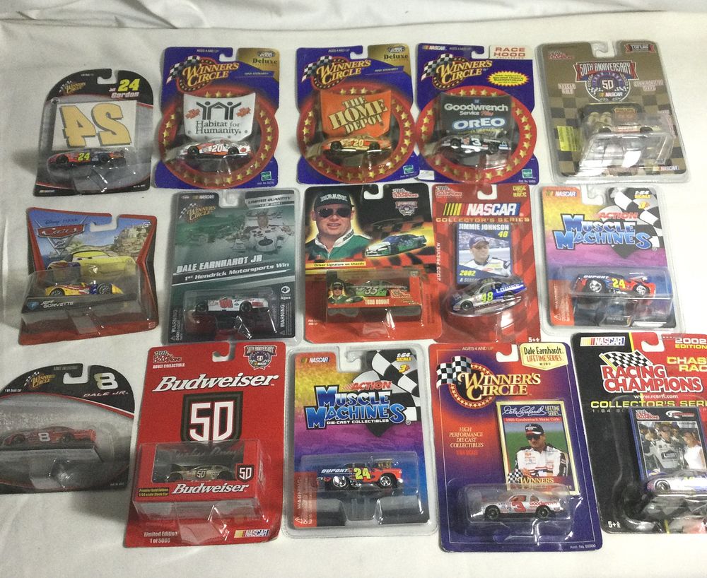Lot 1260: New Sealed Die Cast Racing Cars 1:64 Scale