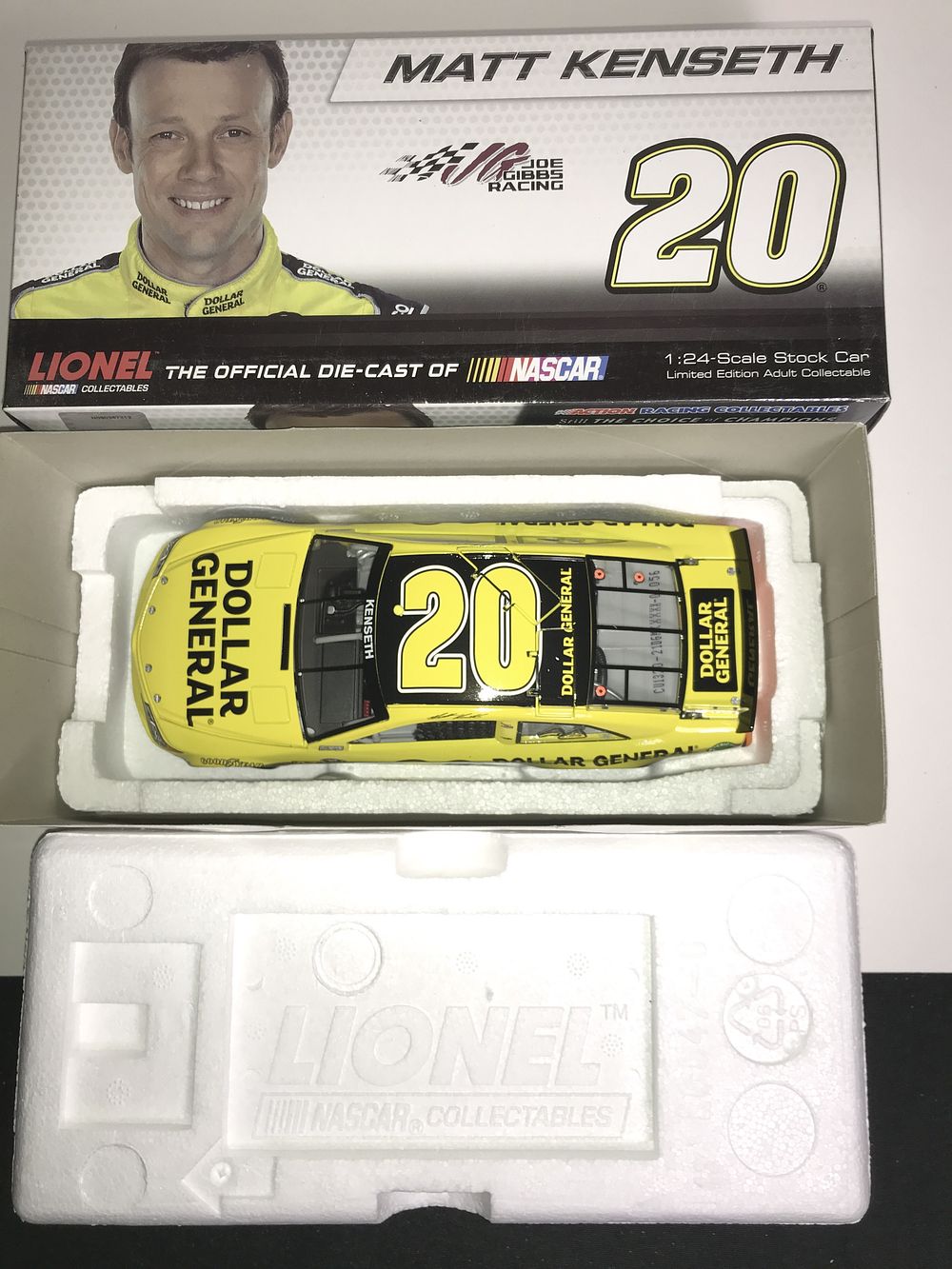 Lot 585: Matt Kenseth #20 Lionel NASCAR Collectible