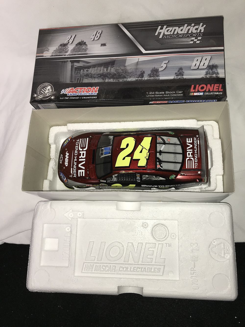 Lot 586: Jeff Gordon #24 AARP Drive to End Hunger
