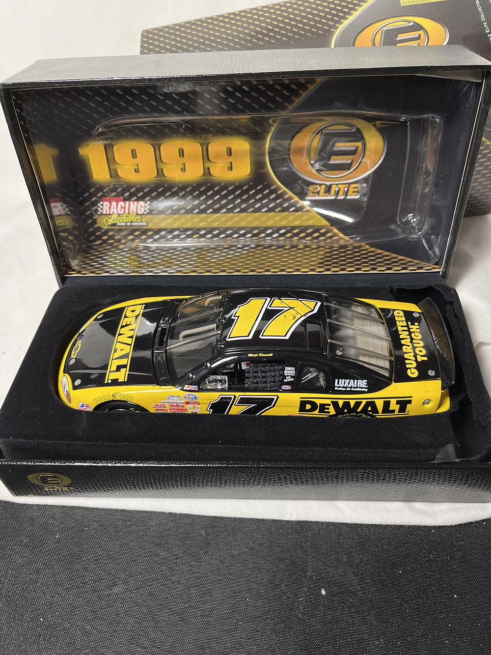Lot 587: Matt Kenseth #17 Dewalt Ford Elite